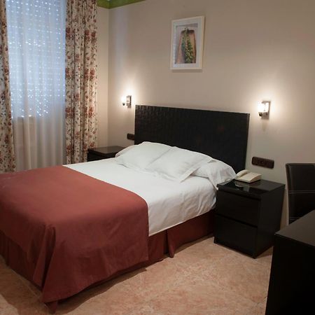 Hotel Alfonso IX (Adults Only) Caces Eksteriør billede