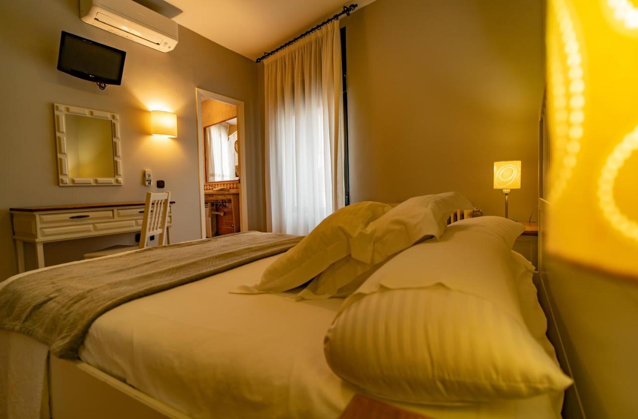 Hotel Alfonso IX (Adults Only) Caces Eksteriør billede