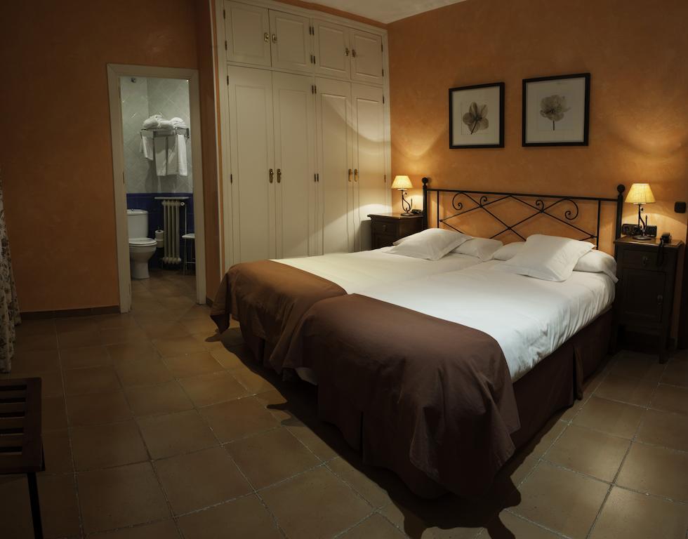 Hotel Alfonso IX (Adults Only) Caces Eksteriør billede